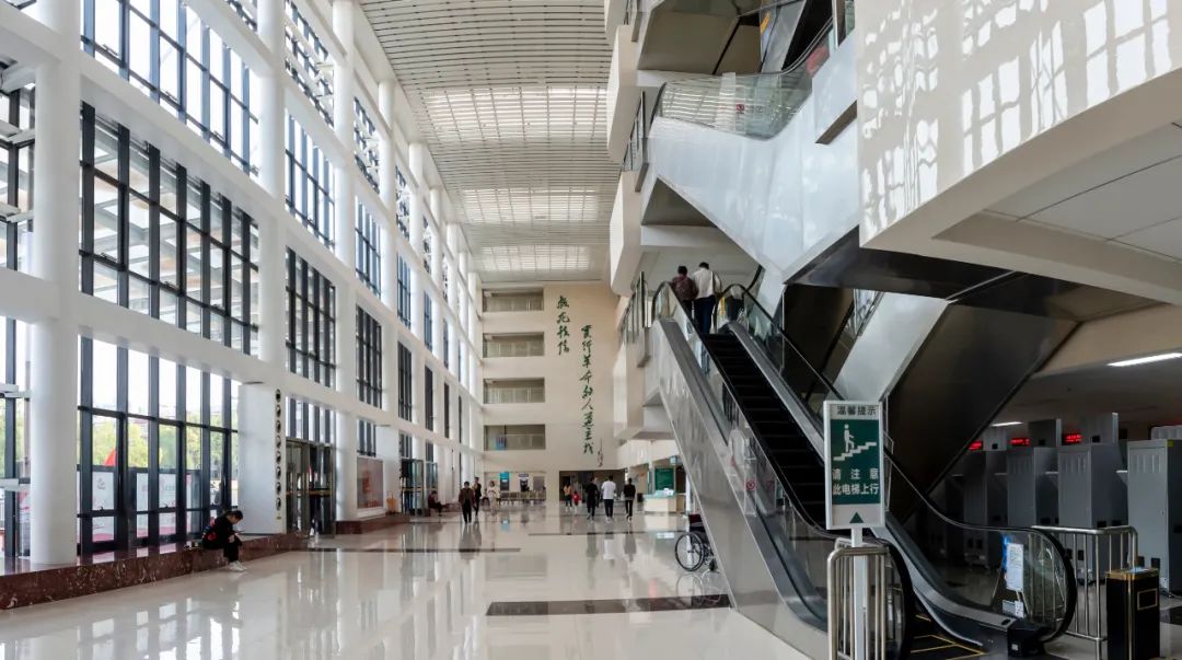 提高就醫(yī)流線效率的醫(yī)院建筑內(nèi)外交通系統(tǒng)是這樣設(shè)計的 提高就醫(yī)流線效率的醫(yī)院建筑內(nèi)外交通系統(tǒng)是這樣設(shè)計的